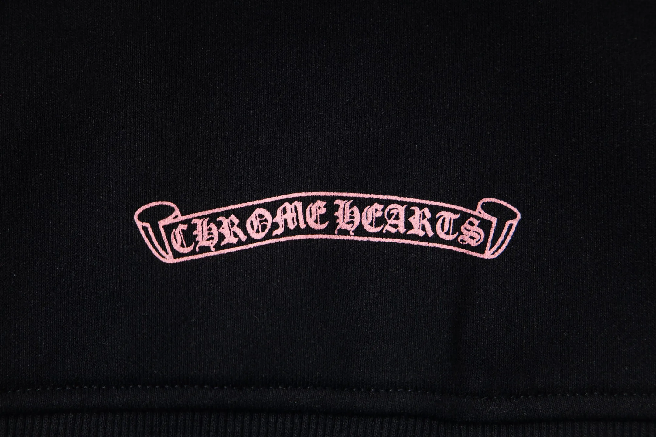 P280 Style number: Y265 Chrome Hearts Deadly Doll co-branded comic girl zipper long-sleeved hooded sweatshirt jacket. Heavy production. Scan the QR code to enter the official website in seconds. All customized originals are the same. Many details. What you see is what you get. Look for the exclusive background. Zhengerbajing 500g pure cotton large terry fabric. All fabrics have been shrunk in advance. Quality first. What you see is what you get. The pattern will not change after one wash. Distinguish some disposable clothes in the market. Three standards The packaging is complete, all original versions are restored and customized, the same style for men and women is versatile, a more classic version, the version is very unique, hangtag, hanging particles, washed, packaging bag, full set of accessories, very good appearance, super exquisite workmanship, color: black, size: S-XL